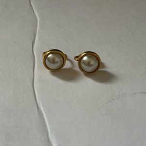 Vintage Ann Klein Pearl clip on earrings